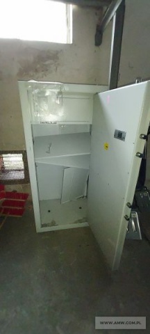 Sprzęt kwaterunkowy - pakiet zawierający 7 poz. asort. (wg oddzielnego wykazu), w tym m.in.: szafy metalowe na akta, sejf itp. 